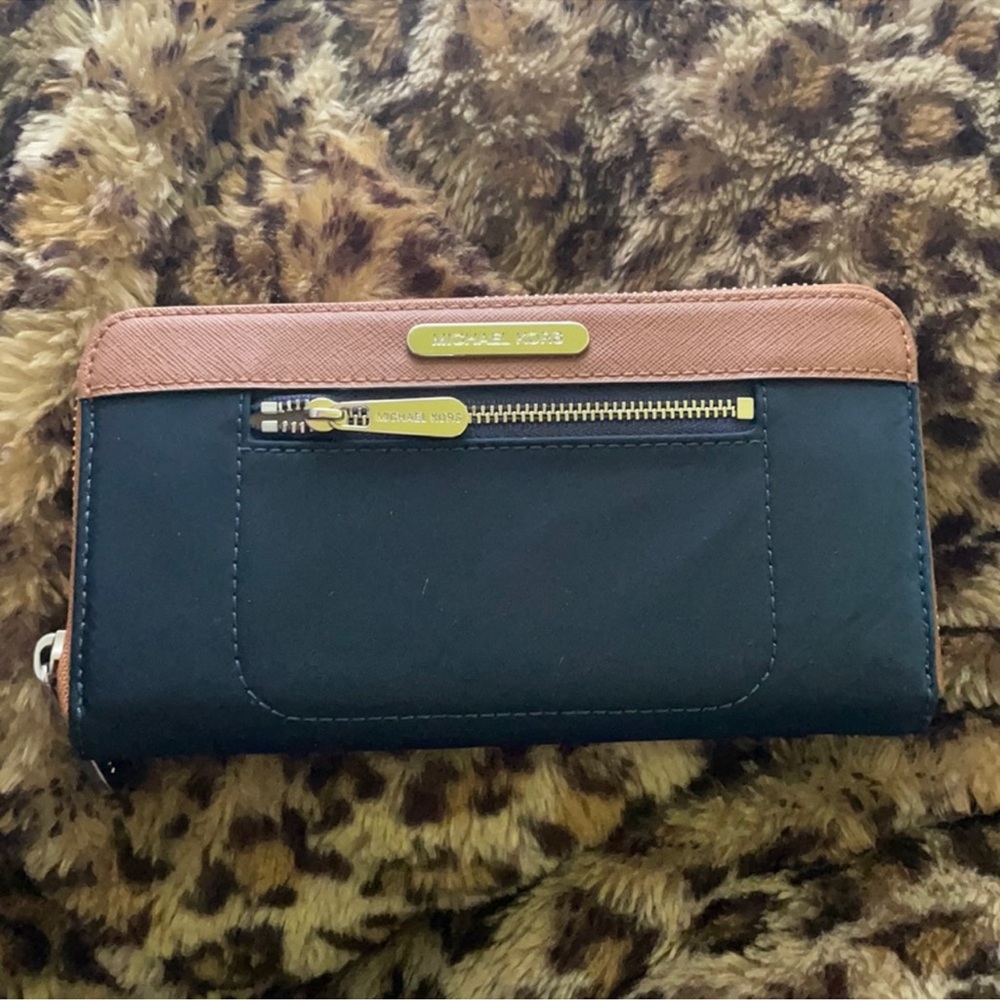 Michael Kors Navy and Tan Wallet Sleek Design